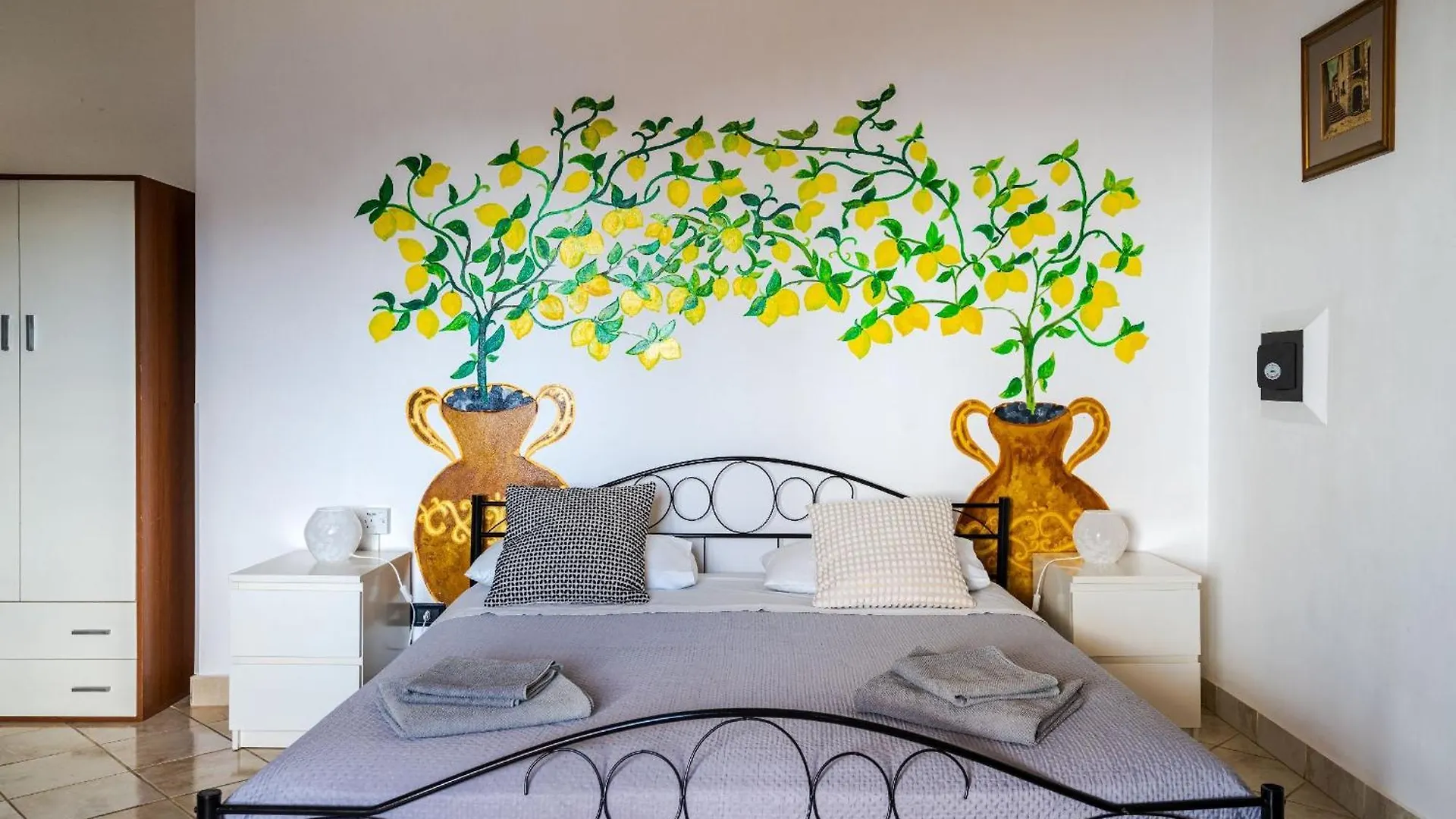 The Lemon Tree Apartment Taormina 0*,  Italy