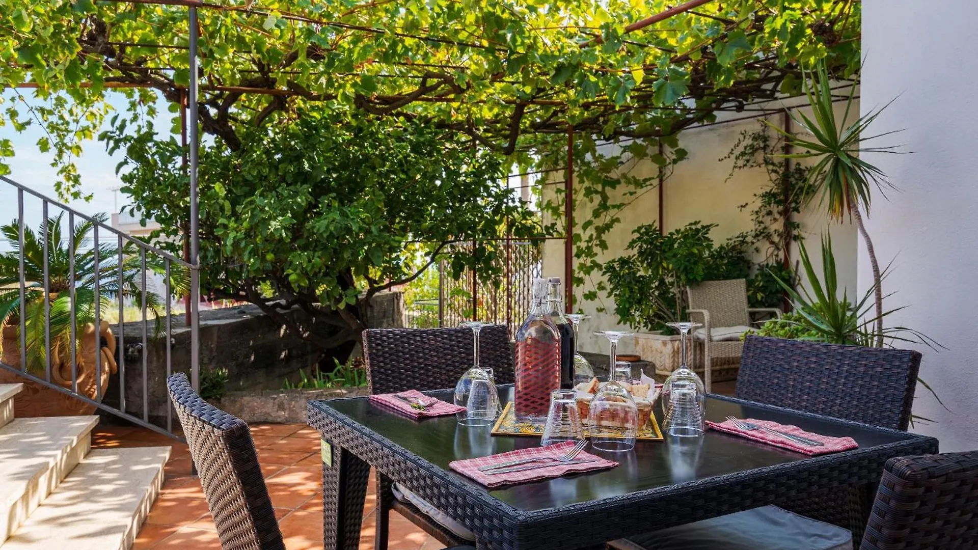 The Lemon Tree Apartment Taormina 0*,  Italy