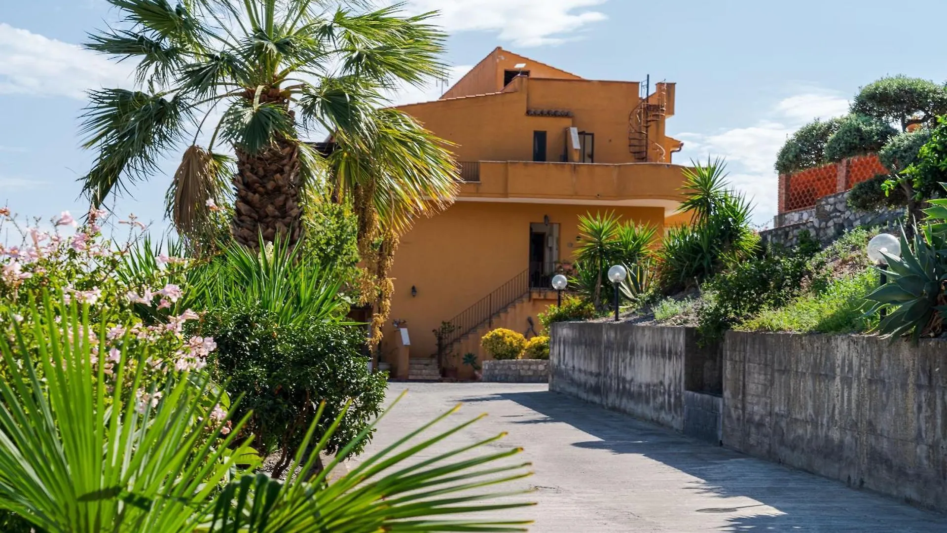 The Lemon Tree Apartment Taormina 0*,