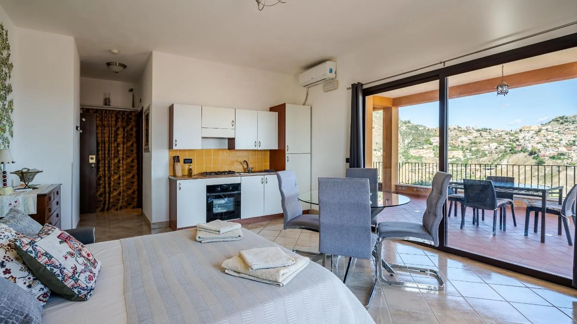 The Lemon Tree Apartment Taormina 0*,