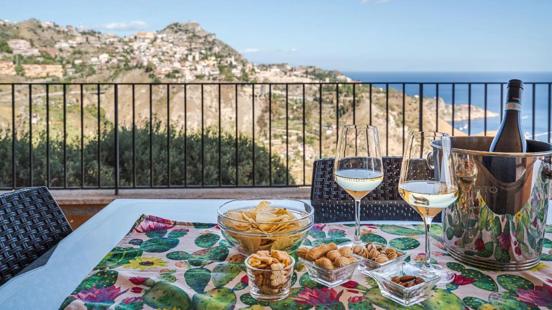 The Lemon Tree Apartment Taormina 0*,  Italy